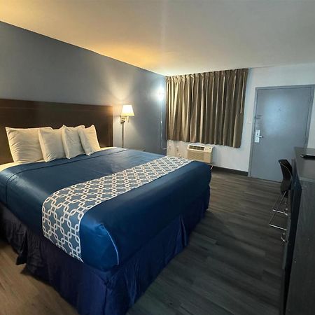 Travelodge By Wyndham Gainesville ゲインズビル エクステリア 写真
