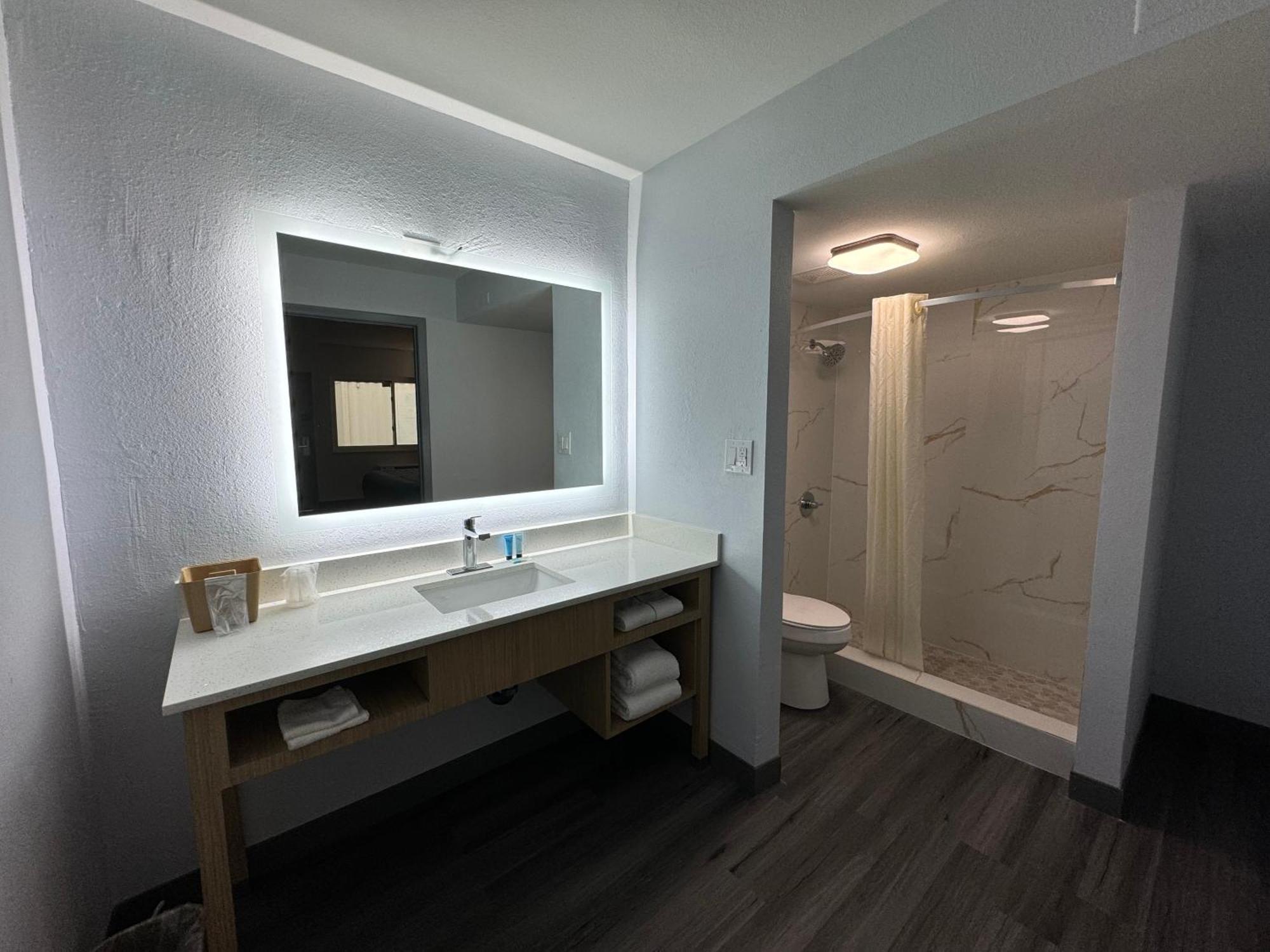 Travelodge By Wyndham Gainesville ゲインズビル エクステリア 写真